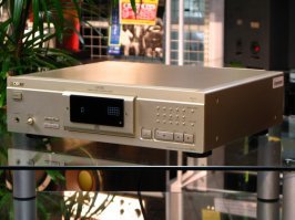 У меня есть только один аппарат сониевский - это CD проигрыватель, но зато какой! ... SONY CDP-XA7ES