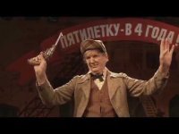 На День города в Томске толпу забросали пирожными "картошка": видео