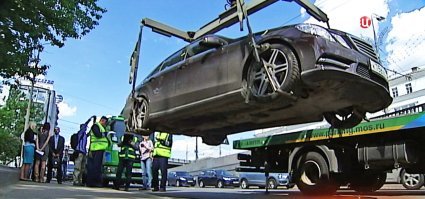 Эта "защита" как раз от эвакуатора с краном. Вроде это очевидно. Если у Вас в Германии по другому, то у нас так: