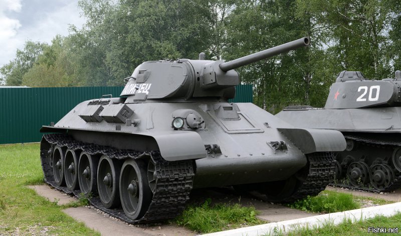 Э-э-э... Три модификации.. А это что? И это далеко не всё что было. В общем все варианты Т-34 учесть сложно.