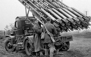 На заставке миномёт на авто с двухосным шасси. Что за авто? Сколько не искал - ничего не нашёл в объяснение.