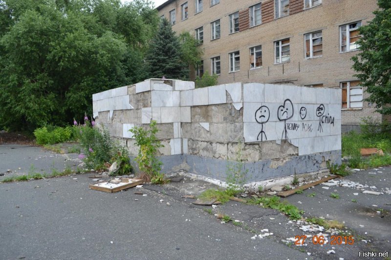 Челябинское Высшее Танковое Командное Училище имени 50 летия Октября.
Центр города Челябинск.

Все что осталось
1 фото учебный корпус
2 фото  боковая пристройка учебного корпуса 
3 фото офицерская столовая ЧПОК
4 фото плац столова тыльная часть учебного корпуса
5 фото КПП № 1
6 фото  Трибуна и Казарма