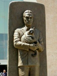 памятник Кнорозову