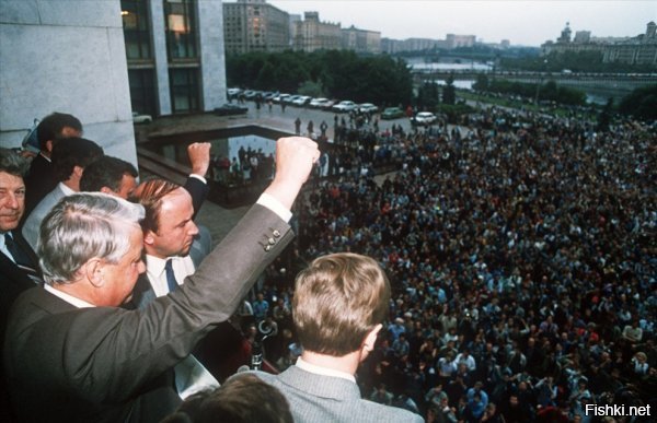 Совки требуют отмены бесплатного образования и медицины!