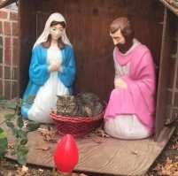 Испанка отреставрировала деревянные изображения святых, и теперь они напоминают героев Диснейленда