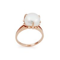 Не обязательно. А вот гранить жемчуг не требуется, в отличие от других минералов