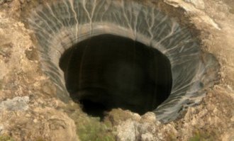 Геологи объяснили появление гигантских кратеров на полуострове Ямал в Сибири