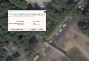 Давайте привлечем математику и здравый смысл.
Девушка появилась на пешеходном переходе когда авто было около бетонного блока (см первая картинка)
Вот этот бетонный блок с гуглопанорам (вторая картинка). Чуть дальше отчетливо видно знак пешеходного перехода.
Расстояние между этим блоком до пешеходного перехода 40 метров (третья картинка) около 40 метров.
Разрешенная максимальная скорость на данном участке дороги - 60 км в час.
Тормозной путь со скорости 60 километров час на сухой дороге 23 метра.
Согласно табличному значению время реакции водителя в ситуации, когда от водителя требовалось особое внимание к ДТС и он должен был постоянно наблюдать за местом вероятного возникновения препятствия и подготовиться к принятию необходимых мер по предотвращению ДТП. принимается - максимум за 0.6 секунды.
За это время авто со скоростью 60 км в час проедет 10 метров.
23+10=33. А у нас 40.
Итог, в ДТП виноват автомобилист. Скорее всего решающим фактором было небольшое "разрешенное" превышение скорости.
Велосипедист тоже нарушил правила, но не это явилось непосредственной причиной ДТП.
Ну и от себя - появись в такой же ситуации на переходе пешеход - исход был бы такой же.
=========
Что еще раз доказывает - пешеходный переход надо переходить только шагом. При жэтом быть максимально внимательным и убедится что тебе уступают.