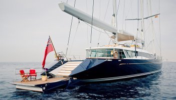 Не понимаю я эстетики этих яхт - какие-то патрульные катера.
Вот - яхты: