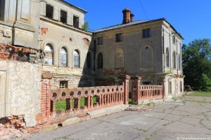 Кстати,про историю усадьбы Приклонских-Рукавишниковых есть интересная статья  со множеством фото.