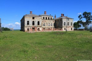 Кстати,про историю усадьбы Приклонских-Рукавишниковых есть интересная статья  со множеством фото.