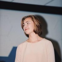 "Случайно перепутала номер"

ЗЫ
Мне кажется, что этот мем с неё рисовали. :)