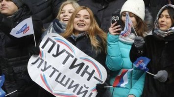 Запугали и требовали опровержений: студентка, снявшая вброс бюллетеней, пропала