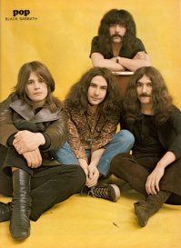 Оззи тут совсем юный...