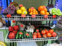 Блин. Ну вот фуроми возят абрикосы, мандарины и т.д. из Узбекистана , Таджикистана и ничего , какбэ в порядке вещей. 
А тут видите ли из Крыма не смогут))

Ну да Бог с ним, как говорится. Наверняка будут закупаться поближе к частям.
Ну а если это так то этой конторе нужно ОБЕСПЕЧИТЬ качественные и бесперебойные поставки.

И заметь Росгвардия госструктура, и проведу такую аналогию........По какой то неведомой для меня хне электроэнергия для госпредприятий и просто промышленных предприятий продаётся за киловатт по большей цене чем для рядового гражданина!
Почему? 

А сок........а не подскажешь , в какой регион закупали сок по такой цене? Если куда то на Ямал, Чукотку то это как бэ нормально. Я имею ввиду то что поставщик сока ОБЯЗАН по условию контракта довезти сок до части на Сахалине, Чукотке или где там ещё.......