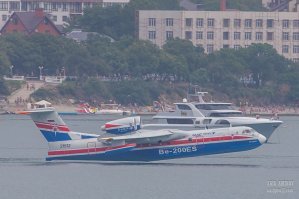 Гидроавиасалон 2018, г. Геленджик, Россия. Просто сравните размеры гордости России и частной собственности.