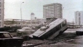 Помню в детстве, после просмотра фильма: прорыв - боялся ездить на троллейбусах одно время! Фильм, для своего времени - прорывной и эпичный!