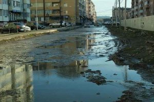 Моя боль, моя печаль...
Что бы там не говорили эти люди, но могу сказать одно, район строился с согласия администрации города и ГАПа Краснодара... все все знали, а кое-где даже финансово участвовали!
А теперь удивляются: "Кто же это сделал?"