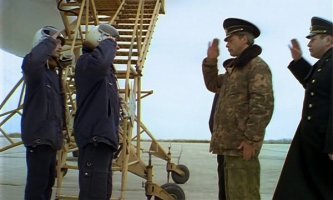 "А может она ...это....сама?Гуляла поблизости,забралась?"
"Если бы сама-парашют бы захватила"@