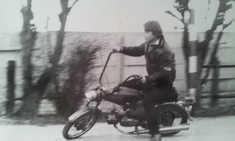 Движочек от такой Явки в 81-м как родной встал на мою Верховину, ликвидировав все недостатки, присущие советским мокикам. Путешественникам респект!