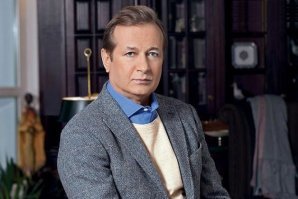 Странно, что авто пропустил такого актёра, как Андрей Градов. Он же Тараскин в "Место встречи изменить нельзя"! Ибо, если речь о "Королях дубляжа", больше работ, можно попробовать поискать!
Актер дубляжа
2017 Лего Фильм: Бэтмен 
2015 Третий лишний 2 
2015 Легенда 
2014 Черная роза 
2014 Несносная бабуля 
2014 Грань будущего 
2014 Черепашки-ниндзя
2014 Джон Уик 
2013 Два ствола 
2013 Гонка 
2012 Президент Линкольн: Охотник на вампиров 
2012 Толстяк на ринге 
2011 «Весёлые» каникулы 
2011 Шерлок Холмс: Игра теней 
2010 Рыцарь дня 
2007 Вакансия на жертву
2007 Фокусники 
2007 Заложница 
2007 Последний легион 
2007 Война 
2006 Измена
2006 По прозвищу «Чистильщик»
2006 Бандитки
2006 Козырные тузы 
2005 Нападение на 13-й участок
2005 Великий рейд 
2005 Добро пожаловать в рай!
2005 Кинг Конг 
2004 Посмотри на меня
2004 Бриджит Джонс: Грани разумного 
2003 Кармен
2003 Реальная любовь 
2003 Синдбад: Легенда семи морей 
2002 Пекло
2002 Бесшабашное ограбление 
2002 Эквилибриум 
2002 Смокинг 
2001 Именинница 
2001 Костолом
2000 Крик 3 
2000 Ромео должен умереть 
2000 Враг у ворот 
2000 Доказательство жизни 
2000 Миссия: невыполнима 2 
2000 Чужой билет 
1999 Правила виноделов 
1999 Генеральская дочь 
1999 Двойной просчет 
1998 Большое дело 
1997 Осторожно! Двери закрываются
1996 Дневной свет 
1995 Плохие парни 
1988 Крепкий орешек