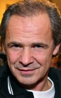 Дмитрий Полонский озвучивает Вуди Харрельсона. Идеально подобранный голос!