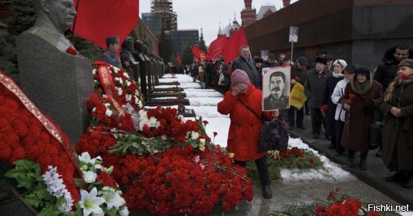 Никаких политических сил у левых нет, даже навальнята могут вывести на улицу хотя бы школьников, сталинисты только две гвоздички кладут раз в год, их количество не более нескольких тысяч на 140-миллионную страну.
============================



дай Бог тебе не узнать никогда - сколько почитателей И.В.Сталина на самом деле
А вот тебе другой пример "народной любви"