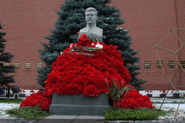Никаких политических сил у левых нет, даже навальнята могут вывести на улицу хотя бы школьников, сталинисты только две гвоздички кладут раз в год, их количество не более нескольких тысяч на 140-миллионную страну.
============================



дай Бог тебе не узнать никогда - сколько почитателей И.В.Сталина на самом деле
А вот тебе другой пример "народной любви"