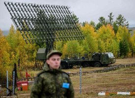 В независимости от обстоятельств, солдат всегда найдет возможность немного покимарить. Аж расплылся весь, чтоб командование из далека не запалило.