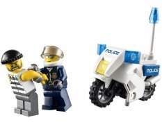 Все детские магазины, и не только в России, вот такими игрушками забиты и никого не напрягает, а тут возбудились.