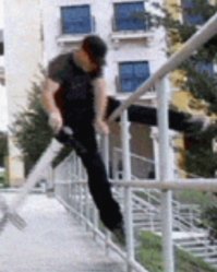 Я раз тоже так здорово приложился, всё думаю - омлет! Как в национальной рыбалке - кажись мужиком уже никогда не буду, а так ничего, всё в порядке как у всех - жена, любовница!;)