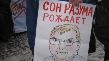 Я абсолютный противник алкоголя и не притрагиваюсь вообще уже 25 лет. Но вот такие Милоновы это беда похуже алкоголя. Фантастический идиот на пол извилины. Кроме "запретить" вообще ничего не понимает. Примитивный, как будто даже в школе не учился. А в садике двоечником был.