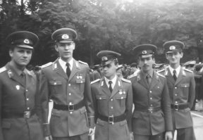У Zотова, вообще, что не история, то шедевр. Советую его страничку в мордокниге.
Во времена моей учебы 1988-92 гг., у нас на т.н. "специальном факультете" в военном училище учились курсанты со всех частей земного шара. Особенно дружили с кубинцами и чехами.