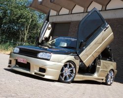 это фольцваген гольф !!!!