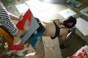 Не верю что современный... где квадрат и сиськами картины намалеванные))0 а Серьезно , очень круто, такие художники показывают что не все искусство свелось к превращению, гомна в деньги.