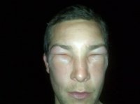 этот бухал суток трое