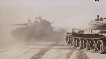 Там снимали Т-55 израильские перевооруженые на английские L7 105 мм.
А вот Т-62М с бровями Ильича в "Афганском изломе"
А это собрат из "Груз 300" фильмы сняты почти в одно и то же время.
А это мой любимый фильм "Атака" там простые не модернизированные Т-62
фильм "Комбаты"  про офицеров танкистов  где были то же Т-62