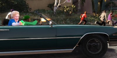 Американская бабушка покруче будет !   :)

ВООРУЖЕННАЯ БАБУШКА И 4  НЕГРА

"  Пожилая женщина из Флориды Сандра Смит совершала в среду шоппинг, и, вернувшись в свою машину, обнаружила четырех чернокожих мужчин сидящих внутри. Она бросила свои сумки и вытащила пистолет. Продолжая кричать: «У меня пистолет, я знаю, как его использовать! Вышли из машины!", она направила ствол на чернокожих.

Четверо мужчин решили не дожидаться второго приглашения. Они вышли и побежали, как сумасшедшие. Леди, несколько вздрогнув, загрузила свои пакеты в заднюю часть машины и села на место водителя. Она была так взволнована, что не смогла вставить ключ зажигание. Она всё пыталась и пыталась, пока вдруг не поняла почему.

Через несколько минут она обнаружила, что ее собственная машина припарковала через четыре или пять машин. Она загрузила свои сумки в правильную машину и поехала в полицейский участок.

Сержант, которому она рассказывала историю, чуть не рассмеялся. Он указал на другой конец стойки, где четыре взволнованных афроамериканца рассказывали другому офицеру о том, что сумасшедшая пожилая женщина, в очках, с кудрявыми белыми волосами и с большим пистолетом, заставила их покинуть их собственный автомобиль и угнала его.

В результате очной ставки, старушка принесла извинения четырем афроамериканцам, которые пожелали сохранить свои имена в тайне. "