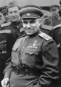 Берзарин Николай Эрастович. Первый комендант Берлина. Разбился на мотоцикле 16 июня 1945 года.