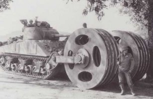 Кстати, Фима - танки еще боятся мин. Тема минных танковых тралов хороша. Надо бы раскрыть. (пожелание)