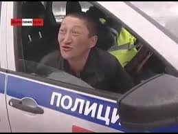 - Тапочки слетели?
- Так ещё ДВЕ тапочки слетели!