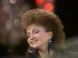 Прически и начесы прямиком из 60-х и 90-х: а Пугачева до сих с таким ходит