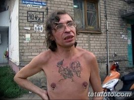 Французский художник делает "живые" татуировки