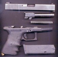 Глок оттуда же срисован, только ствол теперь съемный: