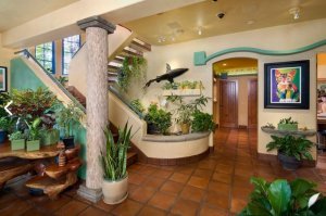 5.Офис. Кстати в доме была установлена специальная вентиляционная система. 6. Гостиная, которая выводит столь "любимый" многими запах.7. Холл.