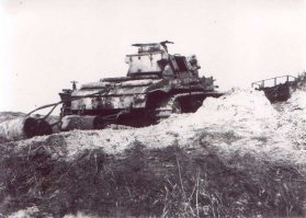 Кстати, еще к вопросу о тральщиках: в знаменитом разминировании датских пляжей в 45-47гг (в фильме "Моя земля" этим занимались сопляки из гитлерюгенда) принимали участие импровизированные роллеры на базе штугов и троек-четвёрок. Речь, конечно, о противопехотных минах.