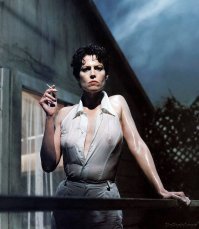 Сигурни Уивер образца начала 80-х