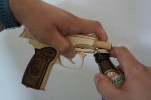 А ещё в Макарове есть открывашка. Даже в деревянном.