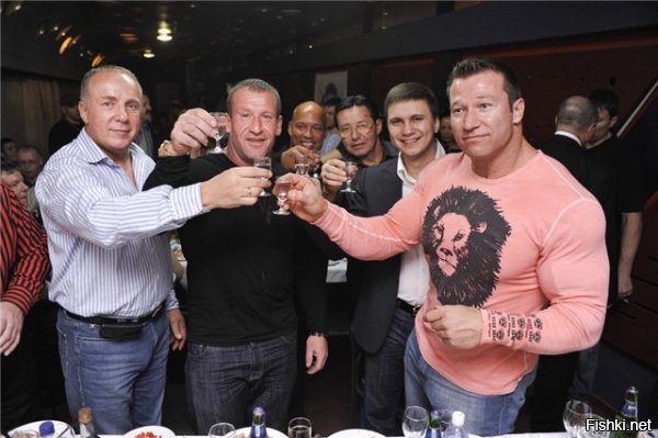 Великий Дориан Ятс тоже долго "гробил" свое здоровье



А потом познал суть бытия и стал нормальны человеком!


Водка возвращает людей к нормальной жизни