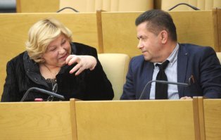 Если бы ее не "выдвинули" и она не полезла сама в ЭТО, то так и осталась бы светлым образом, а так...